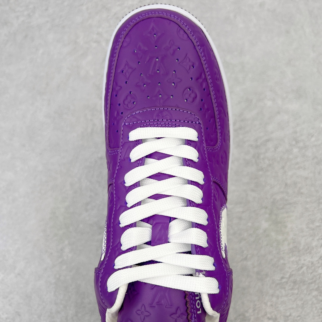 图片[4]-＃东莞纯原 市面独家顶级版本 Louis Vuitton lv x NK Air Force1 Low 空军重磅联名 至今巅峰之作 男款最新升级改良版 25个配色持续更新东莞大厂耗资原鞋开发 当时发售前基本上没货 2级市场买了两双回来开发 一双白蓝女鞋 一双全白男鞋 当时一双价格5w+ 拿到手上有点发抖 全鞋拼接工艺的完美衔接 看不出一点有拼接过的痕迹 最重要的鞋面材料 都需进口订做采用意大利Monogram 纳米牛皮 软度舒适度非常好 报废率也极高 全鞋工艺极其复杂鞋面的印花 压纹都是对于工厂新的摸索和挑战 原版大底私模开发 区别市场低价版本共用老款空军磨具大底 毕竟原版4-5万的鞋 做工材质都是进口最顶级的皮革 质地暗花烫金的拼接凸显高级和质感 鞋身非常轻便大底舒适度非常之高 完全改变了之前Force1 Low 的笨重硬度不舒适的设计 对于品牌和设计师不做多的介绍做好鞋也很想用情怀做铺垫可惜文字格不够 有喜欢关注此款很久的朋友可以考虑下顶级高端fake 一比一的细节 全身心的开发只为还原你购买后称赞还不错的潮鞋 男女鞋尺码 35 36 37 38 39 40 41 42 43 44 45 46-选品中心