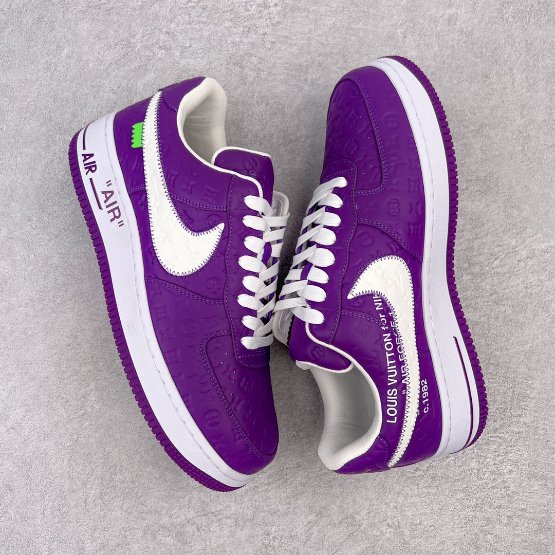 图片[3]-＃东莞纯原 市面独家顶级版本 Louis Vuitton lv x NK Air Force1 Low 空军重磅联名 至今巅峰之作 男款最新升级改良版 25个配色持续更新东莞大厂耗资原鞋开发 当时发售前基本上没货 2级市场买了两双回来开发 一双白蓝女鞋 一双全白男鞋 当时一双价格5w+ 拿到手上有点发抖 全鞋拼接工艺的完美衔接 看不出一点有拼接过的痕迹 最重要的鞋面材料 都需进口订做采用意大利Monogram 纳米牛皮 软度舒适度非常好 报废率也极高 全鞋工艺极其复杂鞋面的印花 压纹都是对于工厂新的摸索和挑战 原版大底私模开发 区别市场低价版本共用老款空军磨具大底 毕竟原版4-5万的鞋 做工材质都是进口最顶级的皮革 质地暗花烫金的拼接凸显高级和质感 鞋身非常轻便大底舒适度非常之高 完全改变了之前Force1 Low 的笨重硬度不舒适的设计 对于品牌和设计师不做多的介绍做好鞋也很想用情怀做铺垫可惜文字格不够 有喜欢关注此款很久的朋友可以考虑下顶级高端fake 一比一的细节 全身心的开发只为还原你购买后称赞还不错的潮鞋 男女鞋尺码 35 36 37 38 39 40 41 42 43 44 45 46-选品中心