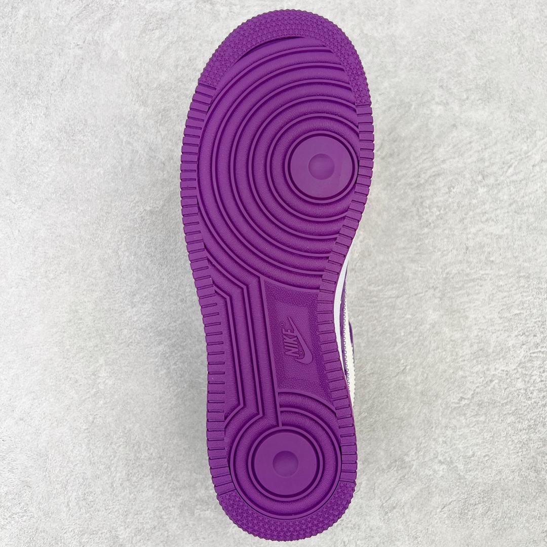 图片[9]-＃东莞纯原 市面独家顶级版本 Louis Vuitton lv x NK Air Force1 Low 空军重磅联名 至今巅峰之作 男款最新升级改良版 25个配色持续更新东莞大厂耗资原鞋开发 当时发售前基本上没货 2级市场买了两双回来开发 一双白蓝女鞋 一双全白男鞋 当时一双价格5w+ 拿到手上有点发抖 全鞋拼接工艺的完美衔接 看不出一点有拼接过的痕迹 最重要的鞋面材料 都需进口订做采用意大利Monogram 纳米牛皮 软度舒适度非常好 报废率也极高 全鞋工艺极其复杂鞋面的印花 压纹都是对于工厂新的摸索和挑战 原版大底私模开发 区别市场低价版本共用老款空军磨具大底 毕竟原版4-5万的鞋 做工材质都是进口最顶级的皮革 质地暗花烫金的拼接凸显高级和质感 鞋身非常轻便大底舒适度非常之高 完全改变了之前Force1 Low 的笨重硬度不舒适的设计 对于品牌和设计师不做多的介绍做好鞋也很想用情怀做铺垫可惜文字格不够 有喜欢关注此款很久的朋友可以考虑下顶级高端fake 一比一的细节 全身心的开发只为还原你购买后称赞还不错的潮鞋 男女鞋尺码 35 36 37 38 39 40 41 42 43 44 45 46-选品中心