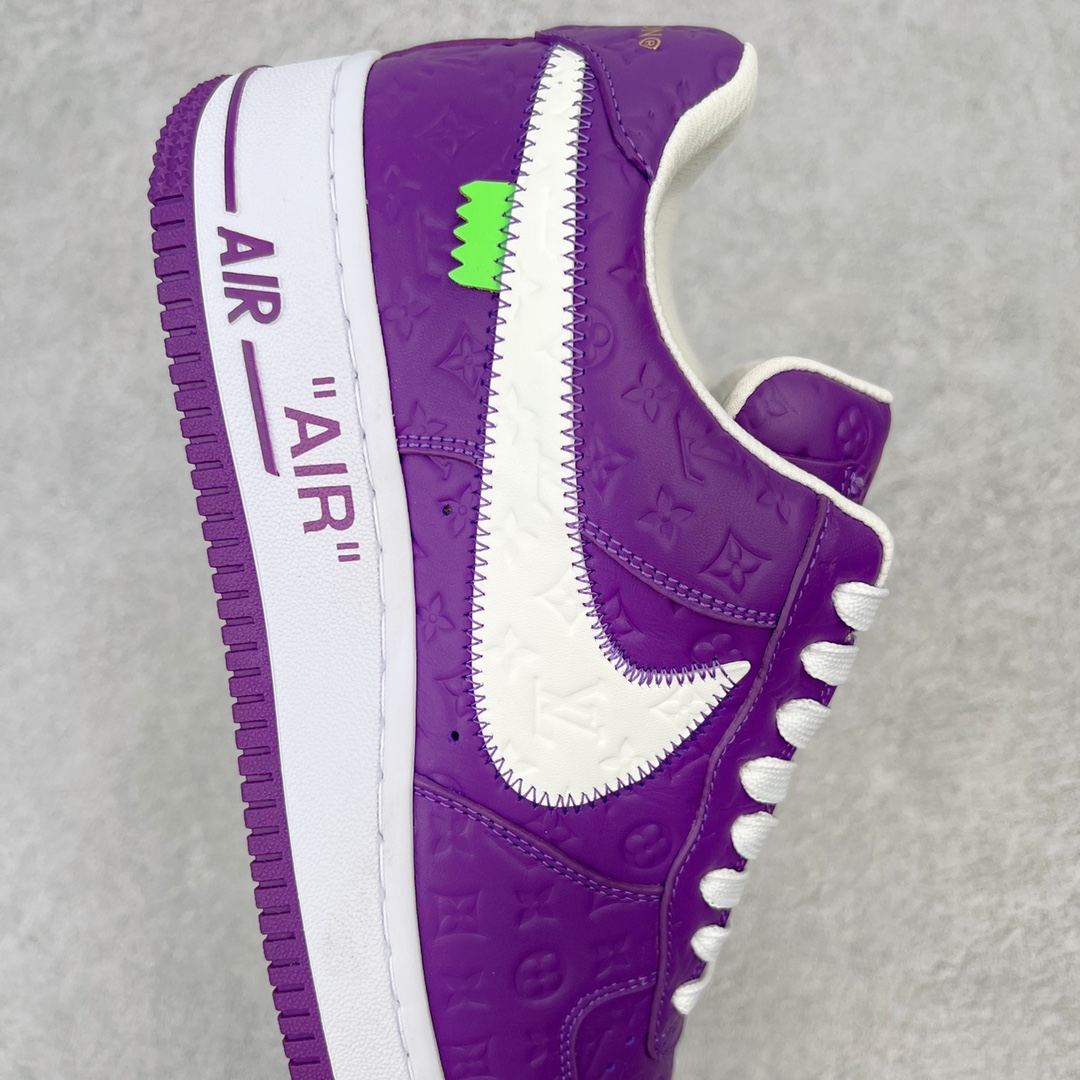 图片[6]-＃东莞纯原 市面独家顶级版本 Louis Vuitton lv x NK Air Force1 Low 空军重磅联名 至今巅峰之作 男款最新升级改良版 25个配色持续更新东莞大厂耗资原鞋开发 当时发售前基本上没货 2级市场买了两双回来开发 一双白蓝女鞋 一双全白男鞋 当时一双价格5w+ 拿到手上有点发抖 全鞋拼接工艺的完美衔接 看不出一点有拼接过的痕迹 最重要的鞋面材料 都需进口订做采用意大利Monogram 纳米牛皮 软度舒适度非常好 报废率也极高 全鞋工艺极其复杂鞋面的印花 压纹都是对于工厂新的摸索和挑战 原版大底私模开发 区别市场低价版本共用老款空军磨具大底 毕竟原版4-5万的鞋 做工材质都是进口最顶级的皮革 质地暗花烫金的拼接凸显高级和质感 鞋身非常轻便大底舒适度非常之高 完全改变了之前Force1 Low 的笨重硬度不舒适的设计 对于品牌和设计师不做多的介绍做好鞋也很想用情怀做铺垫可惜文字格不够 有喜欢关注此款很久的朋友可以考虑下顶级高端fake 一比一的细节 全身心的开发只为还原你购买后称赞还不错的潮鞋 男女鞋尺码 35 36 37 38 39 40 41 42 43 44 45 46-选品中心