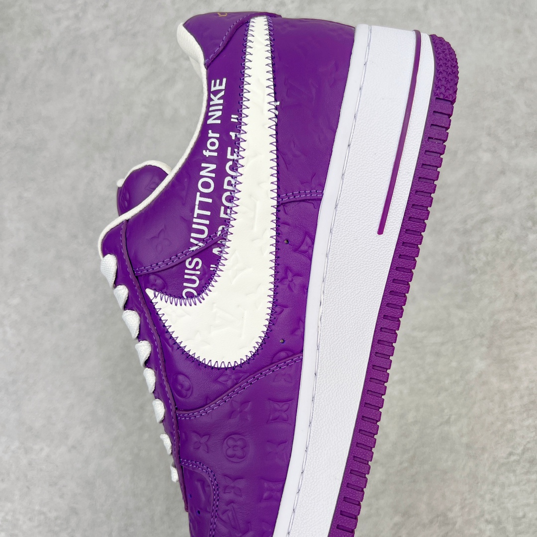 图片[7]-＃东莞纯原 市面独家顶级版本 Louis Vuitton lv x NK Air Force1 Low 空军重磅联名 至今巅峰之作 男款最新升级改良版 25个配色持续更新东莞大厂耗资原鞋开发 当时发售前基本上没货 2级市场买了两双回来开发 一双白蓝女鞋 一双全白男鞋 当时一双价格5w+ 拿到手上有点发抖 全鞋拼接工艺的完美衔接 看不出一点有拼接过的痕迹 最重要的鞋面材料 都需进口订做采用意大利Monogram 纳米牛皮 软度舒适度非常好 报废率也极高 全鞋工艺极其复杂鞋面的印花 压纹都是对于工厂新的摸索和挑战 原版大底私模开发 区别市场低价版本共用老款空军磨具大底 毕竟原版4-5万的鞋 做工材质都是进口最顶级的皮革 质地暗花烫金的拼接凸显高级和质感 鞋身非常轻便大底舒适度非常之高 完全改变了之前Force1 Low 的笨重硬度不舒适的设计 对于品牌和设计师不做多的介绍做好鞋也很想用情怀做铺垫可惜文字格不够 有喜欢关注此款很久的朋友可以考虑下顶级高端fake 一比一的细节 全身心的开发只为还原你购买后称赞还不错的潮鞋 男女鞋尺码 35 36 37 38 39 40 41 42 43 44 45 46-选品中心