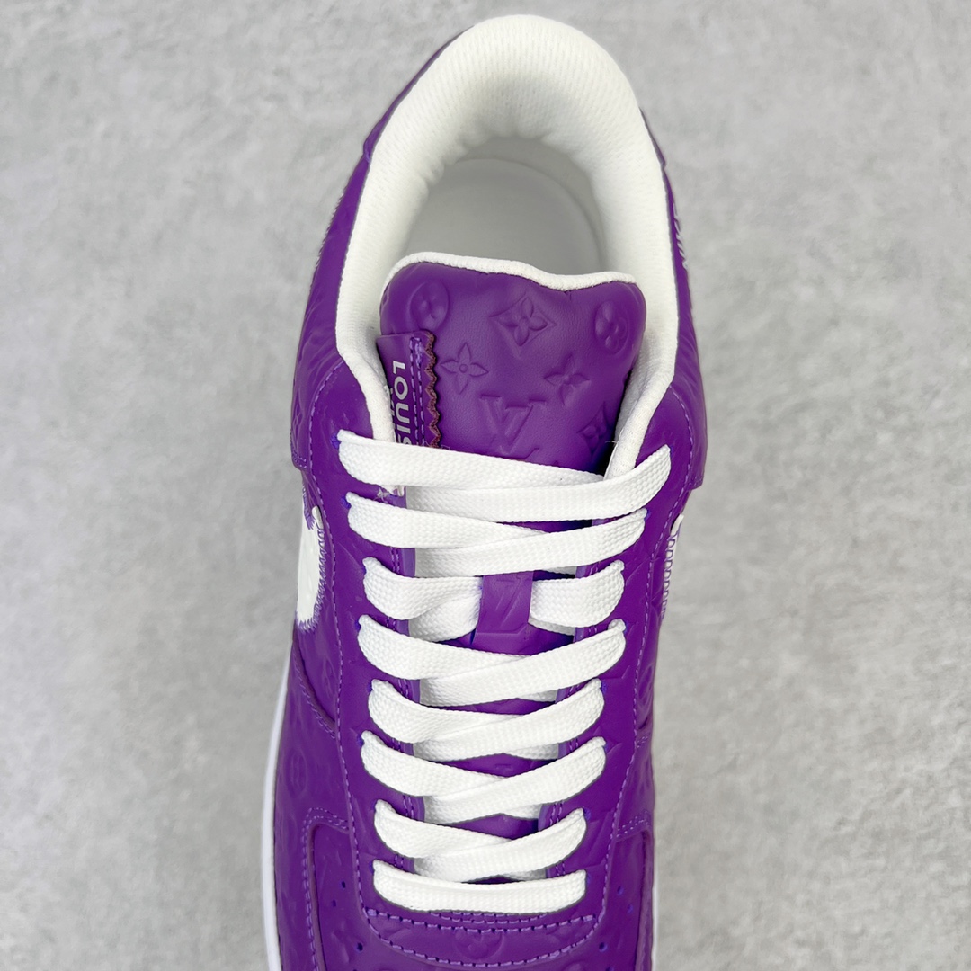 图片[5]-＃东莞纯原 市面独家顶级版本 Louis Vuitton lv x NK Air Force1 Low 空军重磅联名 至今巅峰之作 男款最新升级改良版 25个配色持续更新东莞大厂耗资原鞋开发 当时发售前基本上没货 2级市场买了两双回来开发 一双白蓝女鞋 一双全白男鞋 当时一双价格5w+ 拿到手上有点发抖 全鞋拼接工艺的完美衔接 看不出一点有拼接过的痕迹 最重要的鞋面材料 都需进口订做采用意大利Monogram 纳米牛皮 软度舒适度非常好 报废率也极高 全鞋工艺极其复杂鞋面的印花 压纹都是对于工厂新的摸索和挑战 原版大底私模开发 区别市场低价版本共用老款空军磨具大底 毕竟原版4-5万的鞋 做工材质都是进口最顶级的皮革 质地暗花烫金的拼接凸显高级和质感 鞋身非常轻便大底舒适度非常之高 完全改变了之前Force1 Low 的笨重硬度不舒适的设计 对于品牌和设计师不做多的介绍做好鞋也很想用情怀做铺垫可惜文字格不够 有喜欢关注此款很久的朋友可以考虑下顶级高端fake 一比一的细节 全身心的开发只为还原你购买后称赞还不错的潮鞋 男女鞋尺码 35 36 37 38 39 40 41 42 43 44 45 46-选品中心