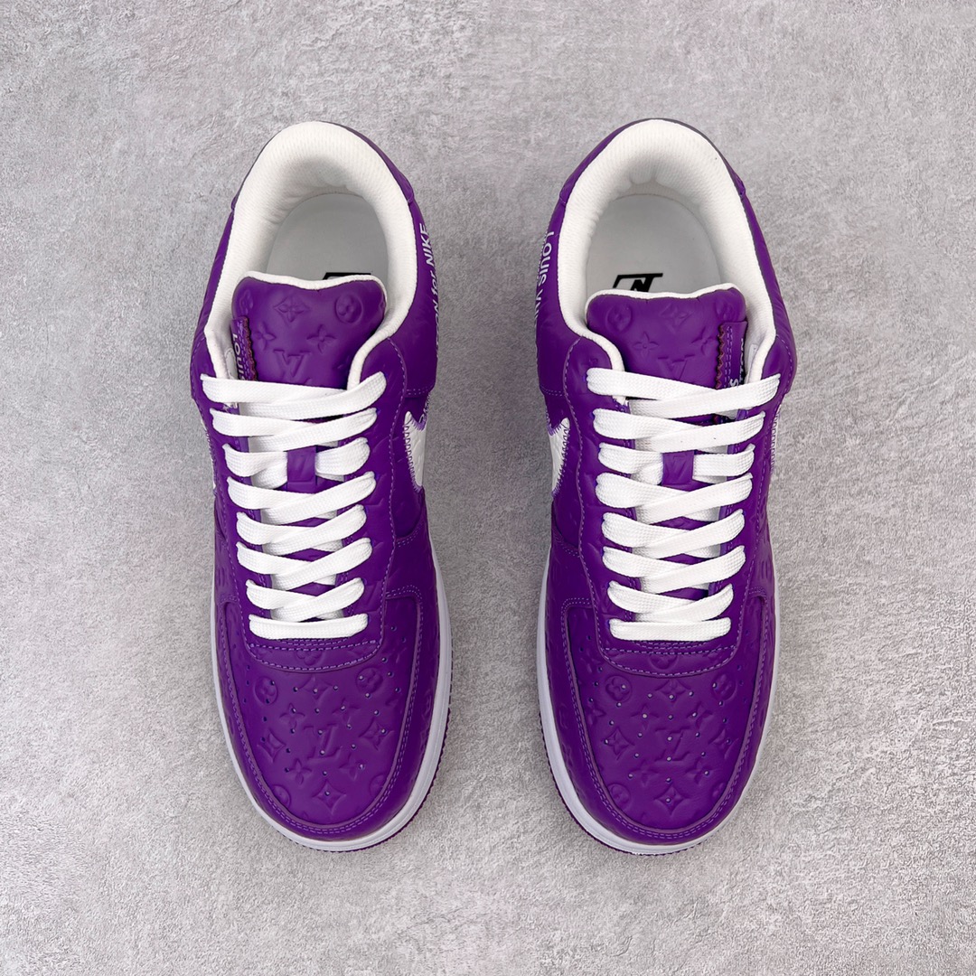 图片[2]-＃东莞纯原 市面独家顶级版本 Louis Vuitton lv x NK Air Force1 Low 空军重磅联名 至今巅峰之作 男款最新升级改良版 25个配色持续更新东莞大厂耗资原鞋开发 当时发售前基本上没货 2级市场买了两双回来开发 一双白蓝女鞋 一双全白男鞋 当时一双价格5w+ 拿到手上有点发抖 全鞋拼接工艺的完美衔接 看不出一点有拼接过的痕迹 最重要的鞋面材料 都需进口订做采用意大利Monogram 纳米牛皮 软度舒适度非常好 报废率也极高 全鞋工艺极其复杂鞋面的印花 压纹都是对于工厂新的摸索和挑战 原版大底私模开发 区别市场低价版本共用老款空军磨具大底 毕竟原版4-5万的鞋 做工材质都是进口最顶级的皮革 质地暗花烫金的拼接凸显高级和质感 鞋身非常轻便大底舒适度非常之高 完全改变了之前Force1 Low 的笨重硬度不舒适的设计 对于品牌和设计师不做多的介绍做好鞋也很想用情怀做铺垫可惜文字格不够 有喜欢关注此款很久的朋友可以考虑下顶级高端fake 一比一的细节 全身心的开发只为还原你购买后称赞还不错的潮鞋 男女鞋尺码 35 36 37 38 39 40 41 42 43 44 45 46-选品中心