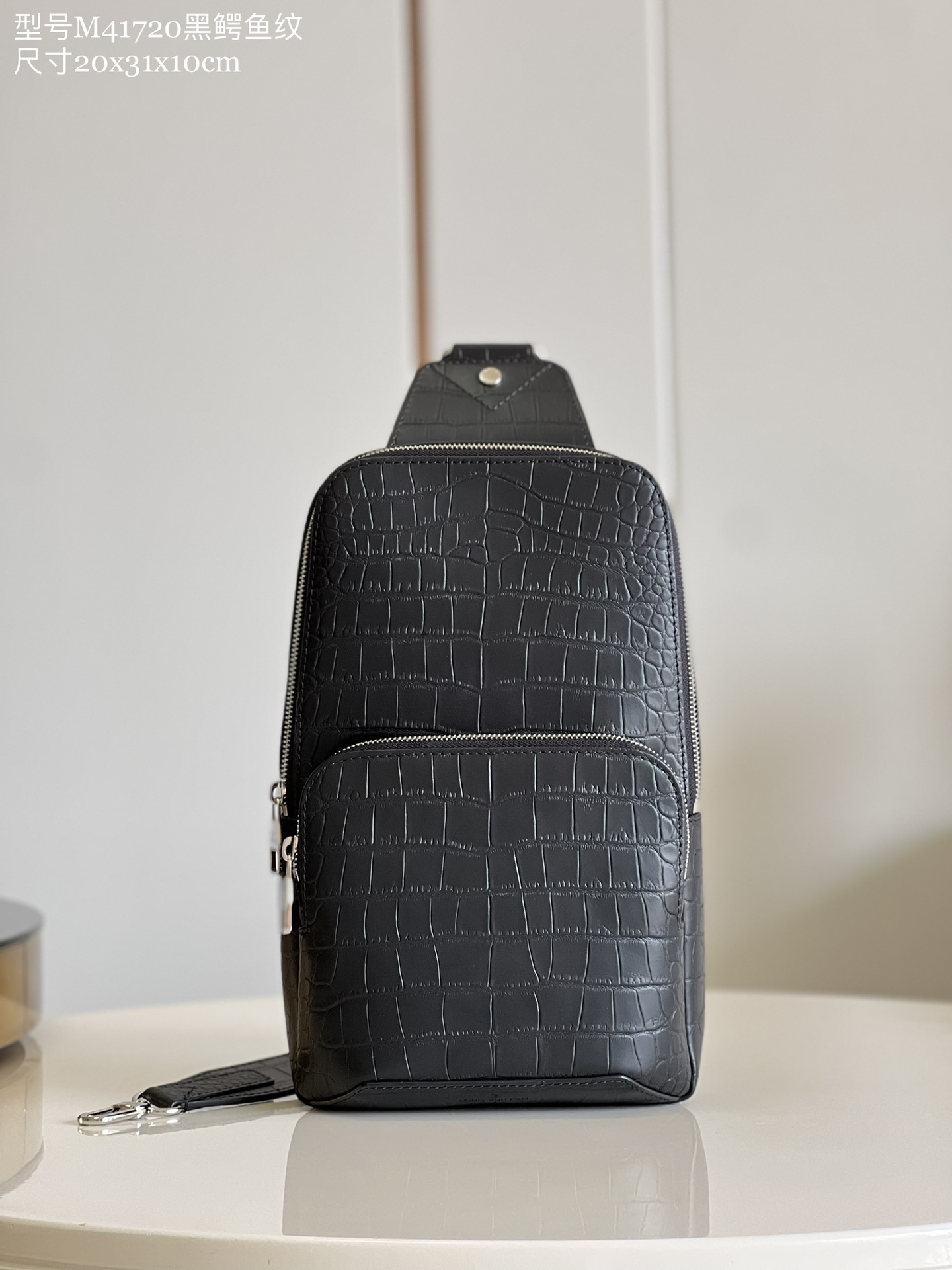 Louis Vuitton LV Avenue Crossbody & Shoulder Bags Black M41720