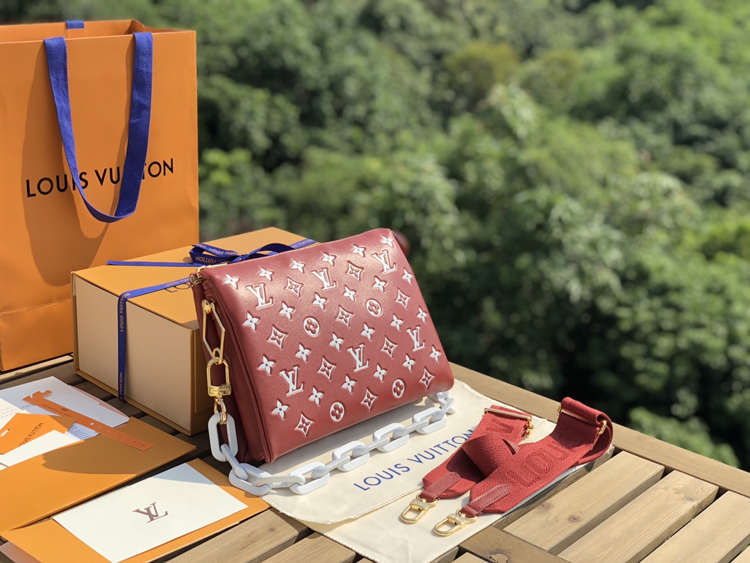 🌼 m20761 尺寸26*20*12cm 海外渠道到货，LV Cousin 小号手袋，出自 Vuitt