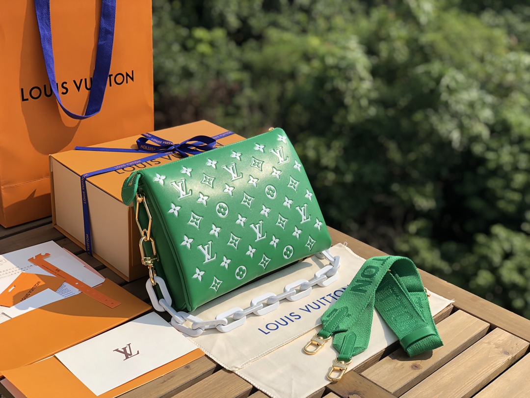 🌼 m20760 尺寸26*20*12cm 海外渠道到货，LV Cousin 小号手袋，出自 Vuitt