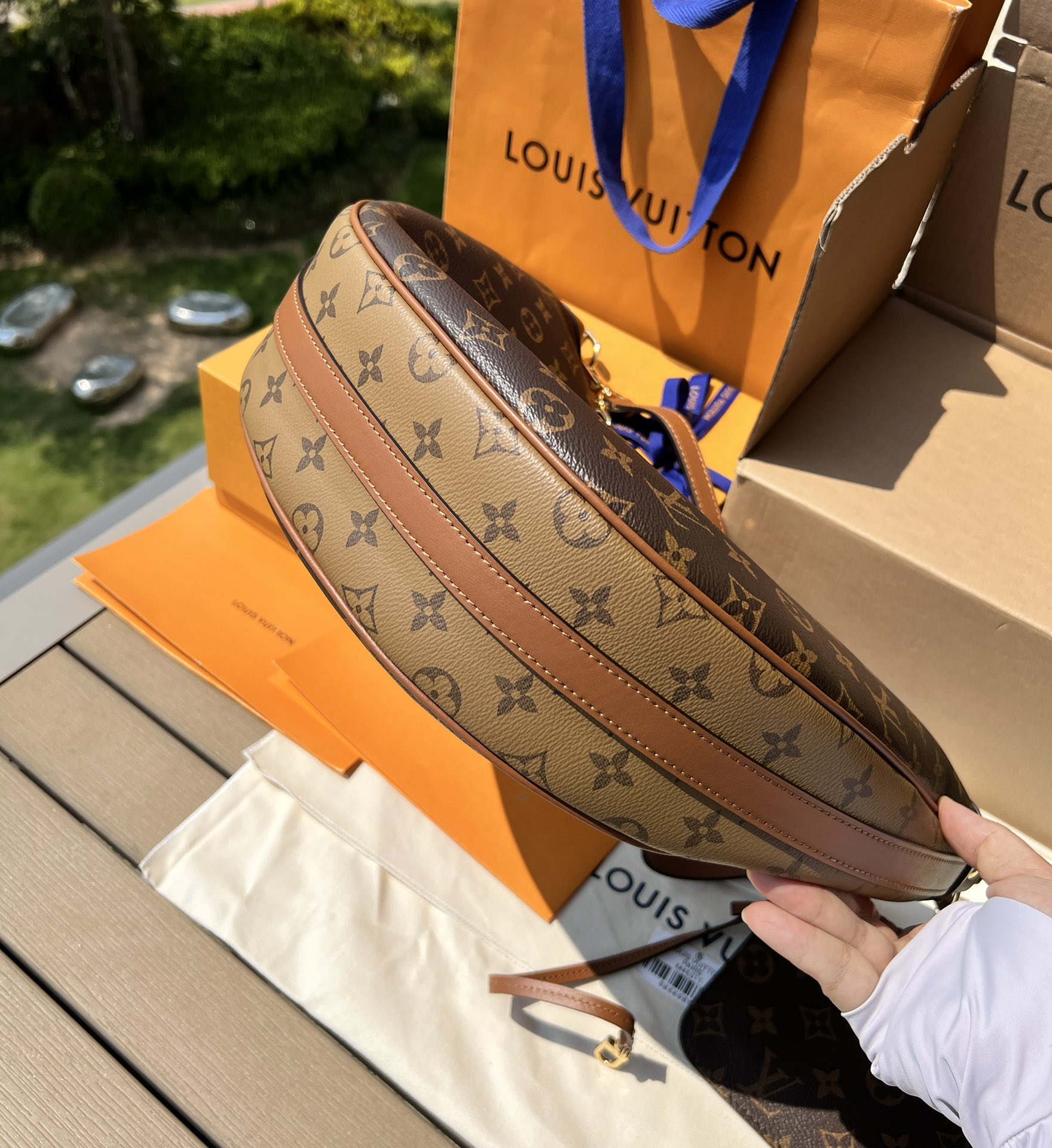 🌼 m46311尺寸：38×26×10cmLV海外渠道资源特供大号豌豆包❗️这款流浪汉环形包灵活宽敞，结