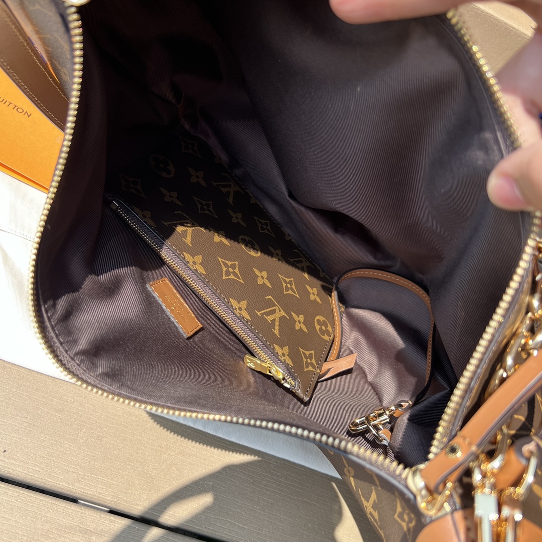 🌼 m46311尺寸：38×26×10cmLV海外渠道资源特供大号豌豆包❗️这款流浪汉环形包灵活宽敞，结