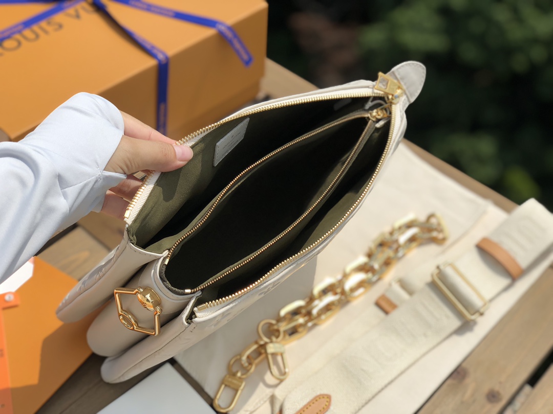 🌼 m57793尺寸26*20*12cm 海外渠道到货，在今年已经出场的宝藏中，兴奋并爱不释手的还是LV