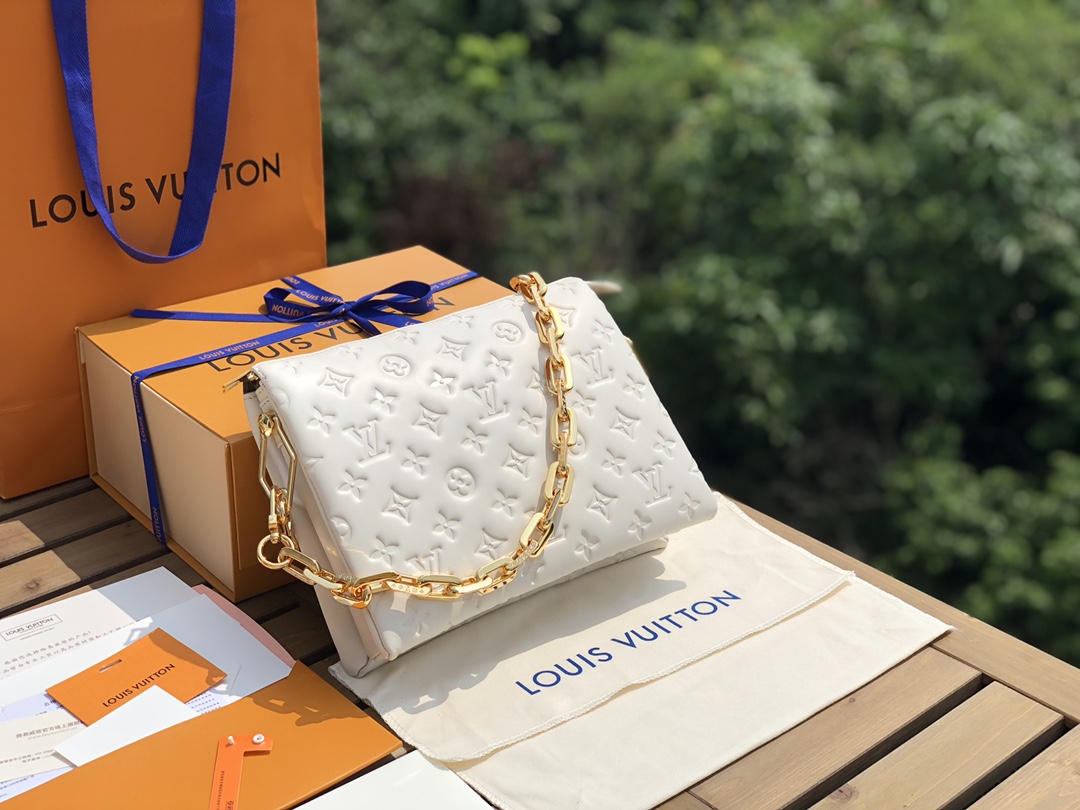 🌼 m57793尺寸26*20*12cm 海外渠道到货，在今年已经出场的宝藏中，兴奋并爱不释手的还是LV