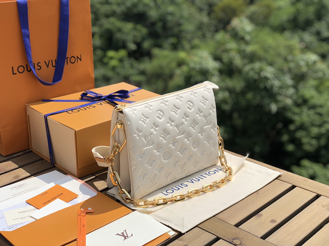 🌼 m57793尺寸26*20*12cm 海外渠道到货，在今年已经出场的宝藏中，兴奋并爱不释手的还是LV