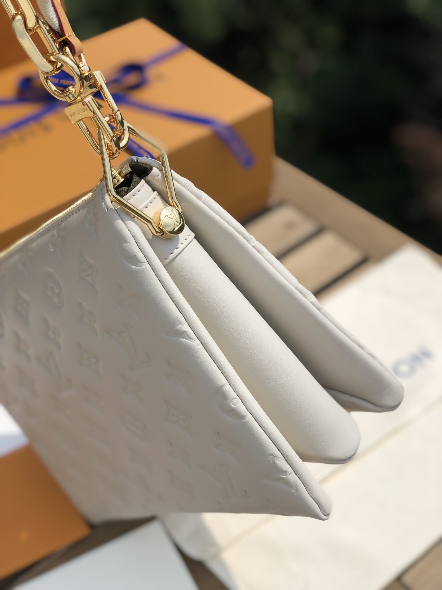 🌼 m57793尺寸26*20*12cm 海外渠道到货，在今年已经出场的宝藏中，兴奋并爱不释手的还是LV