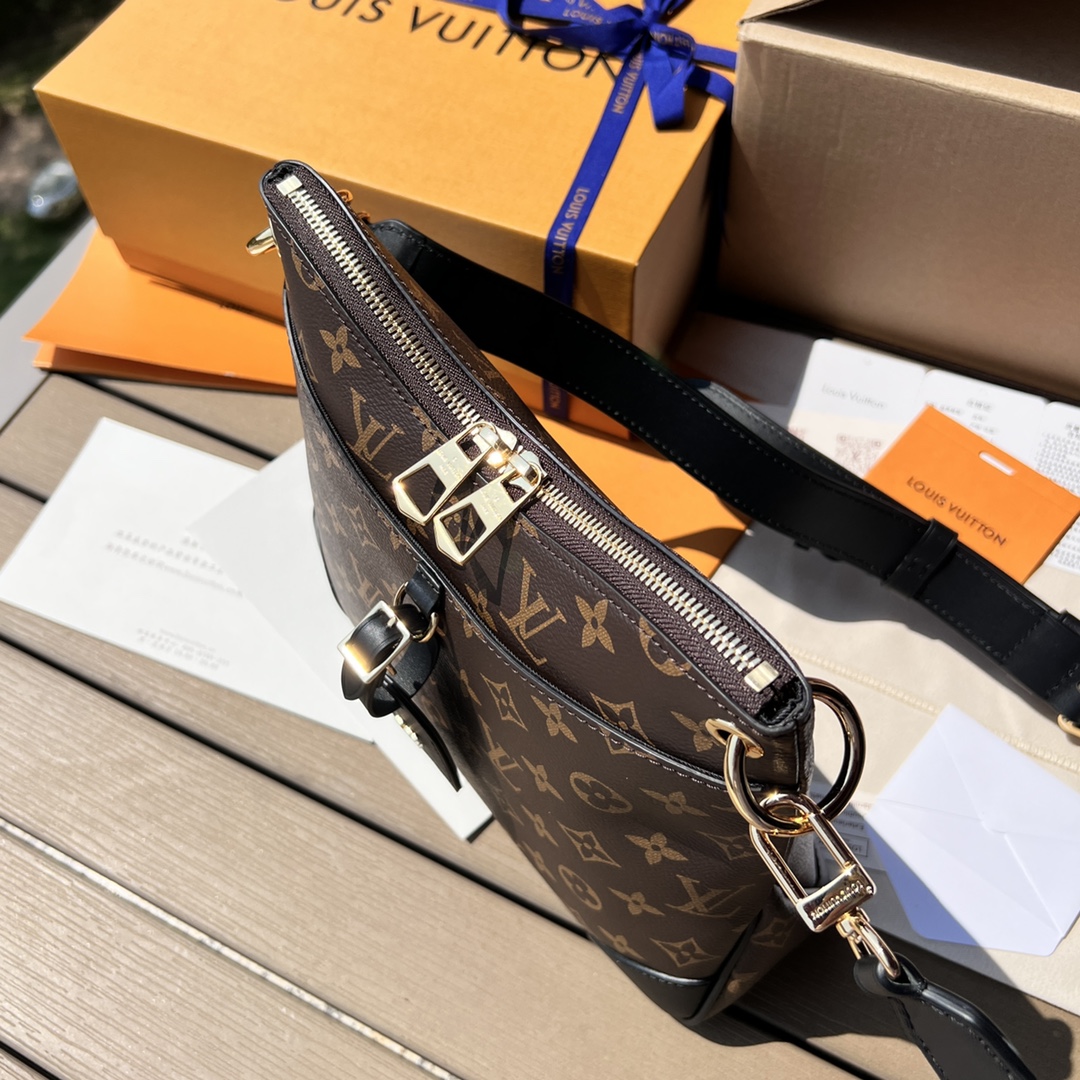 非市场普通货 进口皮料半钢五金m45353尺寸:28×25×9cmLV渠道资源特供订单牛角包❗️路易威登