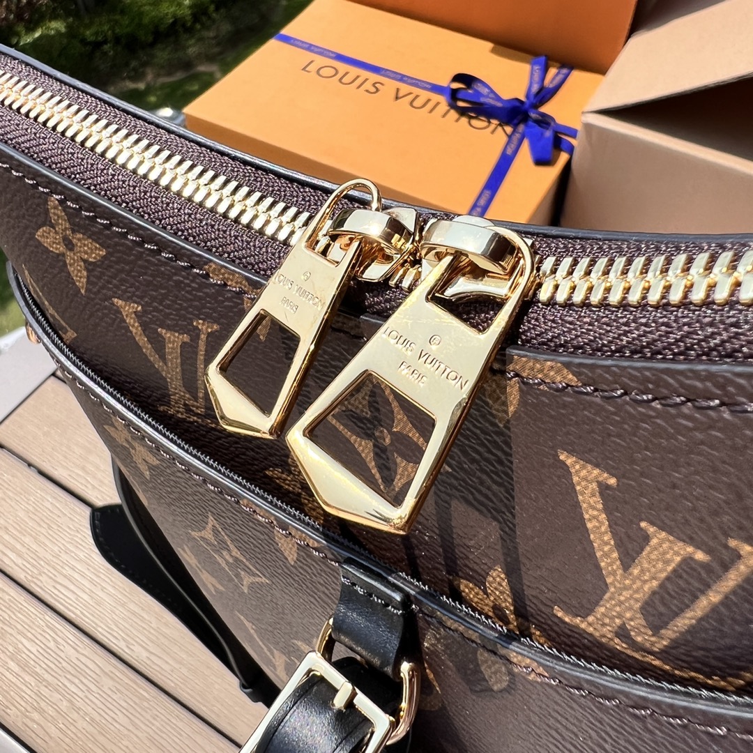 非市场普通货 进口皮料半钢五金m45353尺寸:28×25×9cmLV渠道资源特供订单牛角包❗️路易威登