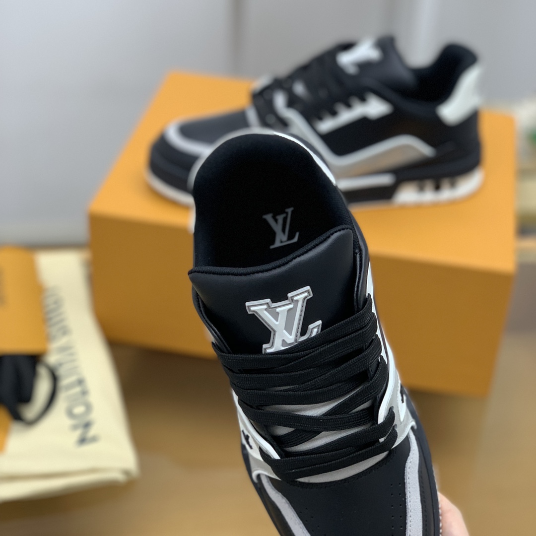 LV/路易威登 小牛皮制成的麂皮男士运动跑鞋