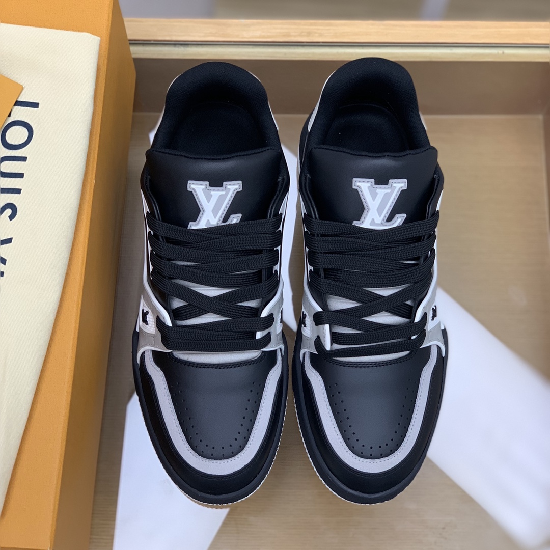 LV/路易威登 小牛皮制成的麂皮男士运动跑鞋