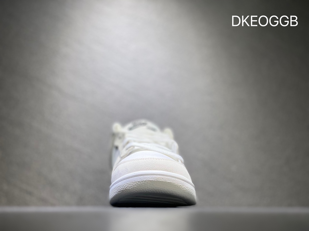 300 Nike SB dunk Low 低帮休闲运动滑板板鞋 DH4402-101