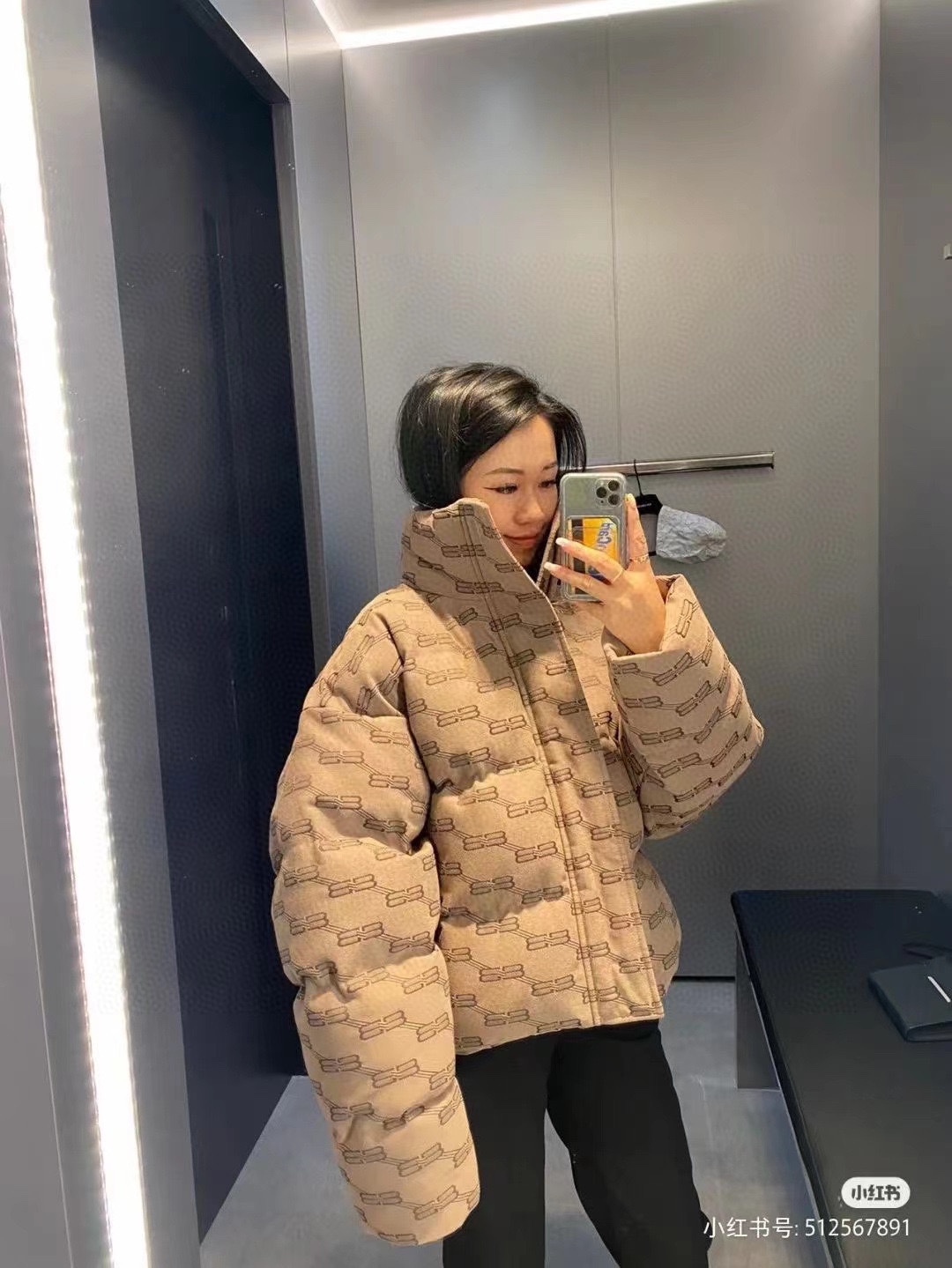 2022Balenciaga满印BB字母拉链羽绒
