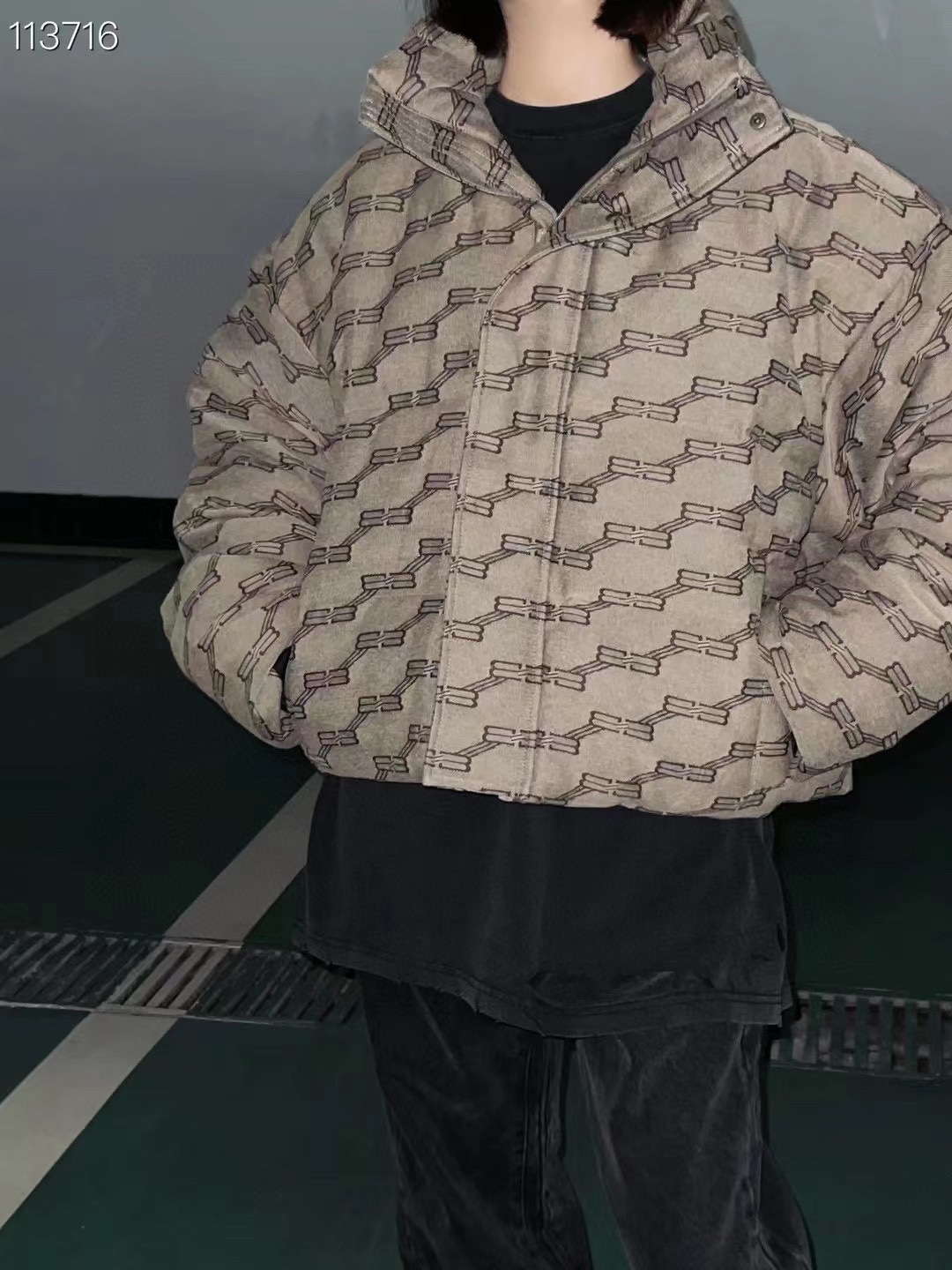 2022Balenciaga满印BB字母拉链羽绒
