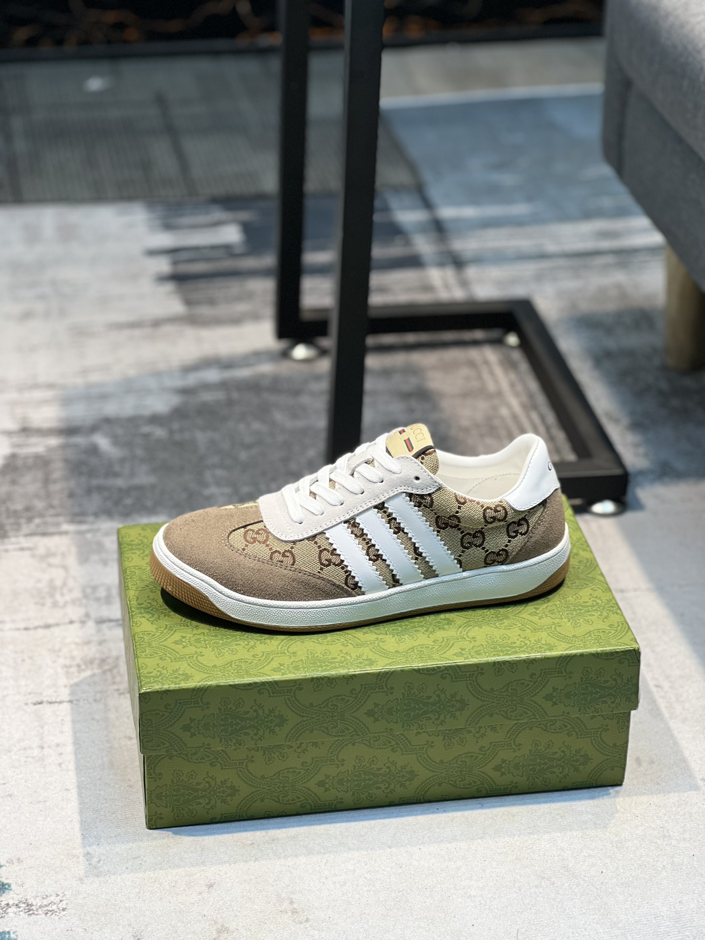 J0  Gucci  古奇 官网1:1运动男鞋火爆上市，牛皮拼接设计，头层羊皮内里，再加官网原版1:1舒适大底。时尚百搭，着脚超舒适、透气标准鞋码38/4545定做不退换