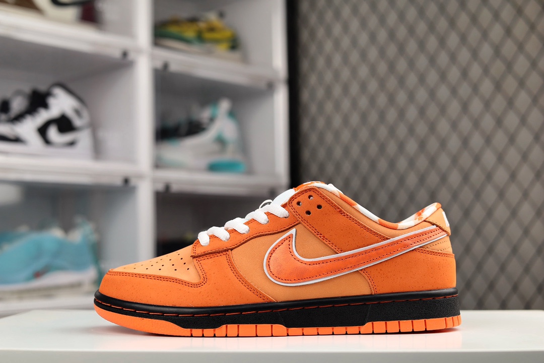 H5 GT版本 Concepts x Nk SB Dunk Low “Red Lobster” 红龙虾 SB低帮运动休闲板鞋 全新「红龙虾」Dunk SB，并且还得到了 Concepts 主理人 Deon Point 的亲自上脚。以熟透的龙虾作为设计灵感，整双鞋以不同色调的红色装扮，麂皮材质鞋面、标志性格纹内衬以及固定龙虾钳的橡胶绑带，延续了龙虾系列的经典设计元素。