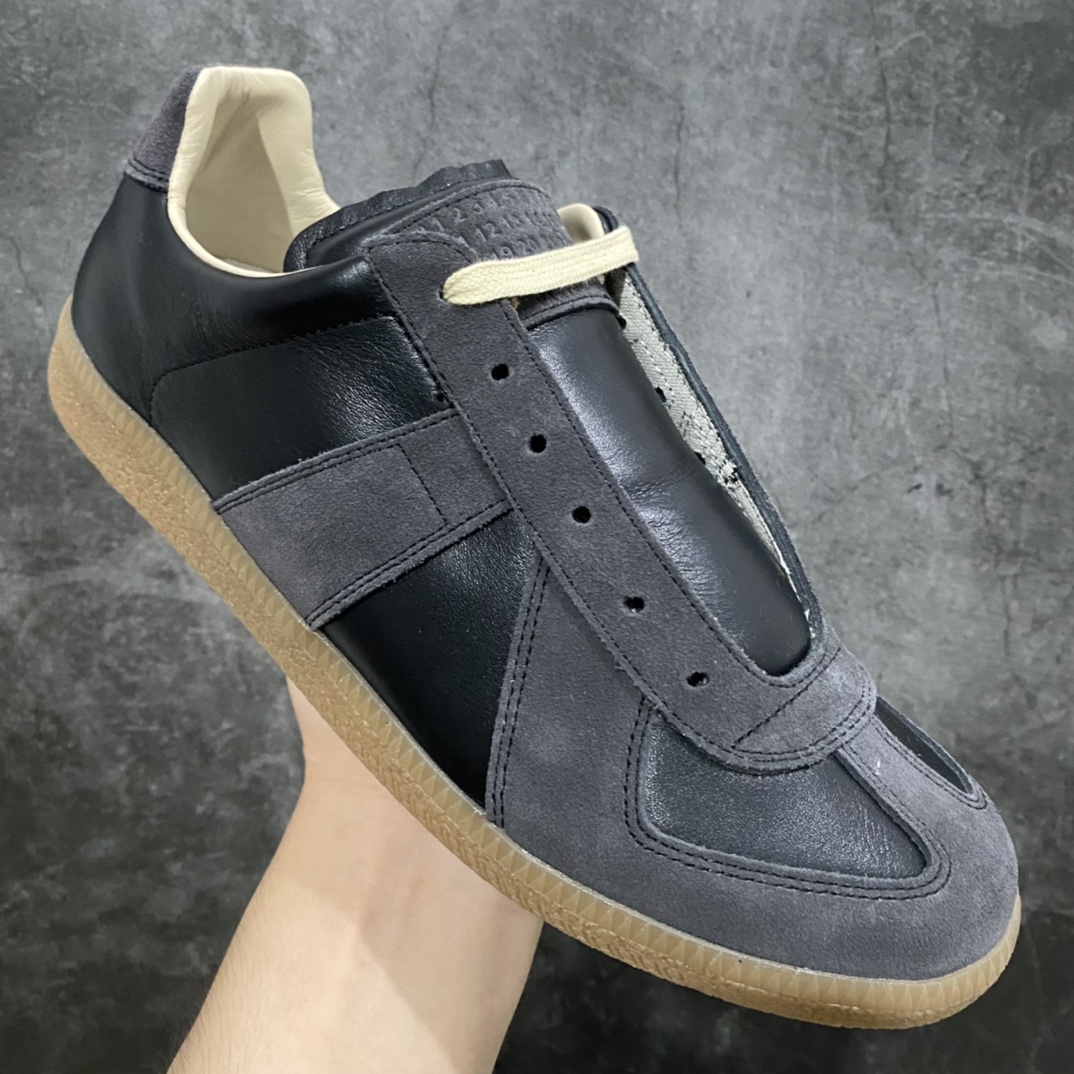图片[3]-纯原私人订单 Maison Margiela Calfskin Replica 马吉拉 德训鞋 上万点击率爆款 高端零售专供批次 原档数据开发数月百分百还原 原盒原配防尘袋购物卡 全网唯一正确0-23数字排版 一比一间距字体 内里全头层小羊皮 原版防滑鞋底设计 灰色翻毛牛皮 白色细纹贝利头层皮 依照原版逐帧开发 原装淡粉纸板中底带编号钢印 尺码：36 36.5 37 38 39 40 41 42 42.5 43 44 44.5 45-选品中心