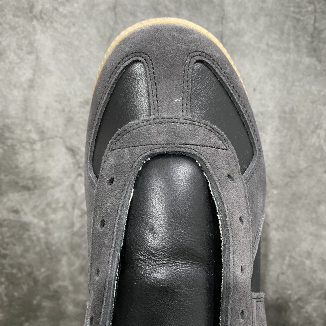 图片[5]-纯原私人订单 Maison Margiela Calfskin Replica 马吉拉 德训鞋 上万点击率爆款 高端零售专供批次 原档数据开发数月百分百还原 原盒原配防尘袋购物卡 全网唯一正确0-23数字排版 一比一间距字体 内里全头层小羊皮 原版防滑鞋底设计 灰色翻毛牛皮 白色细纹贝利头层皮 依照原版逐帧开发 原装淡粉纸板中底带编号钢印 尺码：36 36.5 37 38 39 40 41 42 42.5 43 44 44.5 45-选品中心
