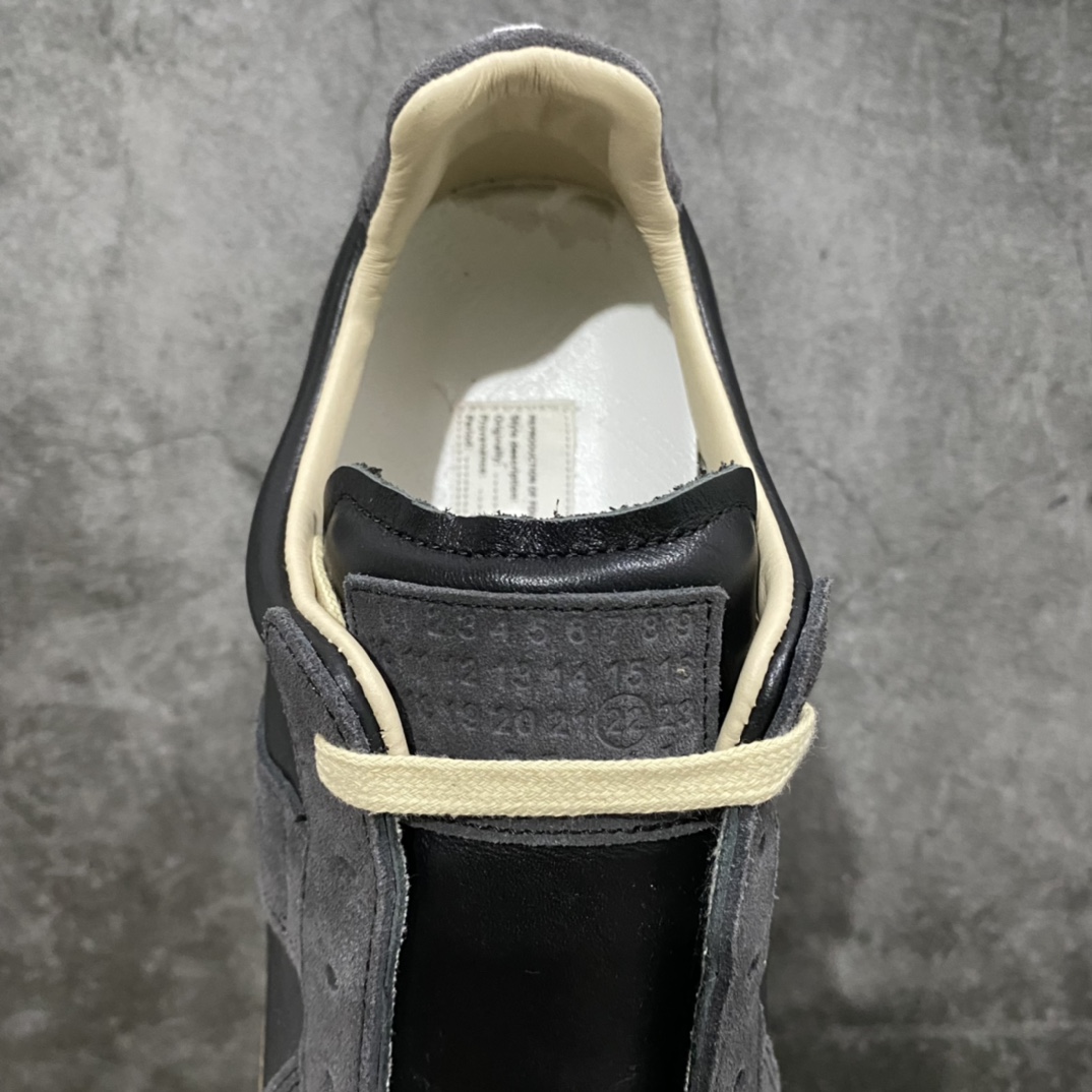 图片[8]-纯原私人订单 Maison Margiela Calfskin Replica 马吉拉 德训鞋 上万点击率爆款 高端零售专供批次 原档数据开发数月百分百还原 原盒原配防尘袋购物卡 全网唯一正确0-23数字排版 一比一间距字体 内里全头层小羊皮 原版防滑鞋底设计 灰色翻毛牛皮 白色细纹贝利头层皮 依照原版逐帧开发 原装淡粉纸板中底带编号钢印 尺码：36 36.5 37 38 39 40 41 42 42.5 43 44 44.5 45-选品中心