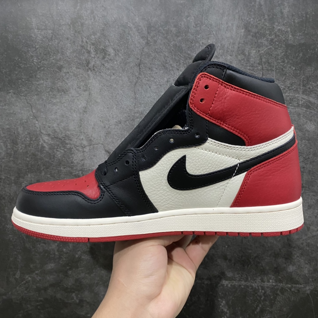 图片[2]-❗ 外贸Air Jordan AJ1Retro Bred toe 黑红脚趾 555088-610 原底面 原厂油墨 3D高频立体飞翼 字体大小色泽亮度均保持原鞋一致 全部原厂特供皮料 原厂配方烧制的大底 原厂核心技术 原厂拉帮手法 中底布自然渗透 最正宗的AJ1的屁股 钩子 外领口饰片 鞋头 防泥片 鞋眼片 全部采用原厂电脑车 针距 边距完全同步原鞋 最正宗的原鞋即视感 尺码 40 40.5 41 42 42.5 43 44 44.5 45 46 47.5-选品中心