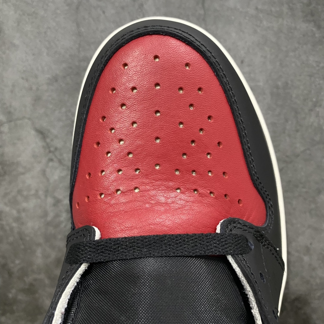 图片[5]-❗ 外贸Air Jordan AJ1Retro Bred toe 黑红脚趾 555088-610 原底面 原厂油墨 3D高频立体飞翼 字体大小色泽亮度均保持原鞋一致 全部原厂特供皮料 原厂配方烧制的大底 原厂核心技术 原厂拉帮手法 中底布自然渗透 最正宗的AJ1的屁股 钩子 外领口饰片 鞋头 防泥片 鞋眼片 全部采用原厂电脑车 针距 边距完全同步原鞋 最正宗的原鞋即视感 尺码 40 40.5 41 42 42.5 43 44 44.5 45 46 47.5-选品中心