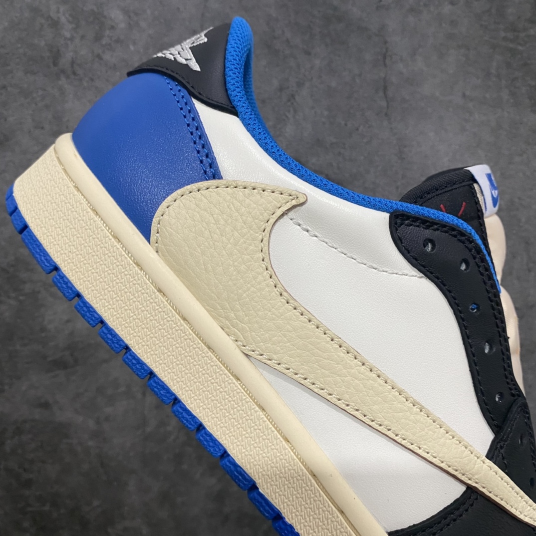 图片[7]-PK纯原 Travis Scott x Fragment x Air Jordan AJ1 Low OG SP 三方联名闪电倒勾低帮 DM7866-140 原盒原配 外盒透明胶套 内侧字体 工整带凹凸感 原厂拉帮工艺 针距密度一致 全新升级网板中底 原楦原纸板开发 后跟弧度收口自然不对折 极致一眼正品既视感 原厂皮料 进口玻璃冲刀皮料裁剪零毛边 承诺百分百一致原鞋 全鞋电脑针车工艺 鞋面清洁度最高QC检验标准 控制溢胶 飞翼3D高频深度立体 鞋盒、防尘纸 均采购来自原厂 尺码：36 36.5 37.5 38 38.5 39 40 40.5 41 42 42.5 43 44 44.5 45 46 47.5-选品中心