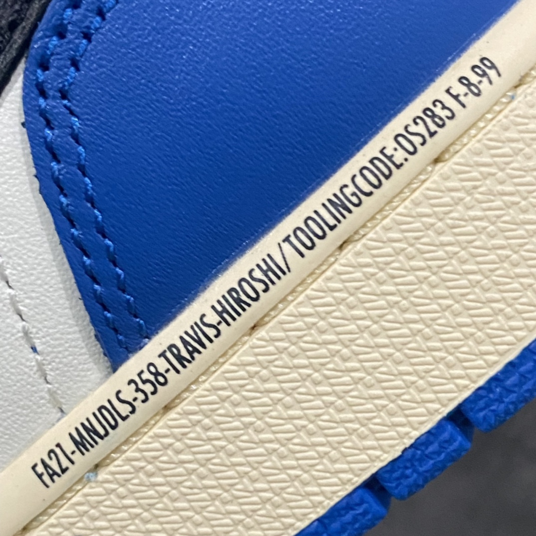 图片[4]-PK纯原 Travis Scott x Fragment x Air Jordan AJ1 Low OG SP 三方联名闪电倒勾低帮 DM7866-140 原盒原配 外盒透明胶套 内侧字体 工整带凹凸感 原厂拉帮工艺 针距密度一致 全新升级网板中底 原楦原纸板开发 后跟弧度收口自然不对折 极致一眼正品既视感 原厂皮料 进口玻璃冲刀皮料裁剪零毛边 承诺百分百一致原鞋 全鞋电脑针车工艺 鞋面清洁度最高QC检验标准 控制溢胶 飞翼3D高频深度立体 鞋盒、防尘纸 均采购来自原厂 尺码：36 36.5 37.5 38 38.5 39 40 40.5 41 42 42.5 43 44 44.5 45 46 47.5-选品中心