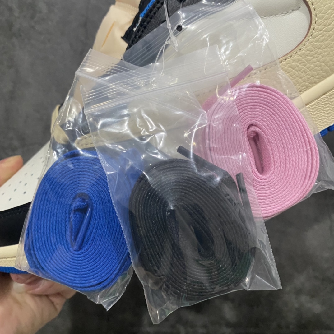 图片[9]-PK纯原 Travis Scott x Fragment x Air Jordan AJ1 Low OG SP 三方联名闪电倒勾低帮 DM7866-140 原盒原配 外盒透明胶套 内侧字体 工整带凹凸感 原厂拉帮工艺 针距密度一致 全新升级网板中底 原楦原纸板开发 后跟弧度收口自然不对折 极致一眼正品既视感 原厂皮料 进口玻璃冲刀皮料裁剪零毛边 承诺百分百一致原鞋 全鞋电脑针车工艺 鞋面清洁度最高QC检验标准 控制溢胶 飞翼3D高频深度立体 鞋盒、防尘纸 均采购来自原厂 尺码：36 36.5 37.5 38 38.5 39 40 40.5 41 42 42.5 43 44 44.5 45 46 47.5-选品中心