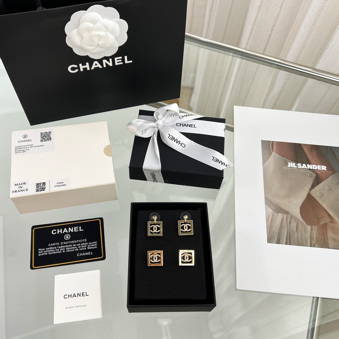 新款☑️CHANEL香奈儿双c 方形耳钉耳环