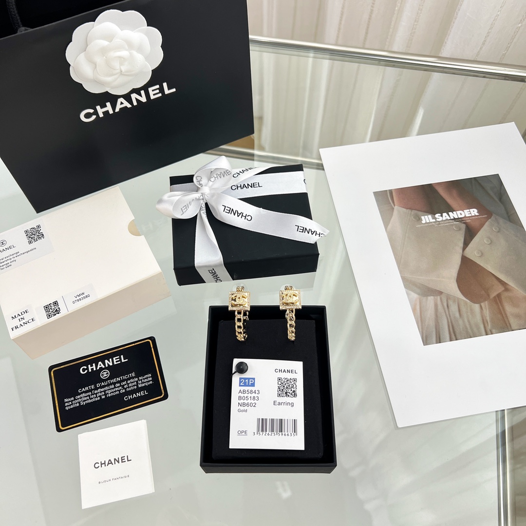 新款☑️CHANEL香奈儿双c 方形耳钉耳环