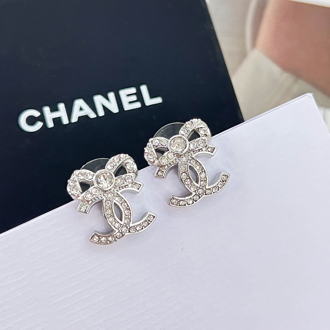 新款☑️CHANEL香奈儿双c 满钻蝴蝶结耳钉耳环