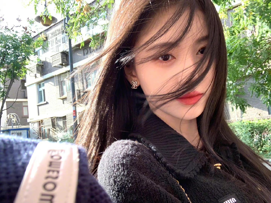 新款☑️CHANEL香奈儿双c 满钻蝴蝶结耳钉耳环