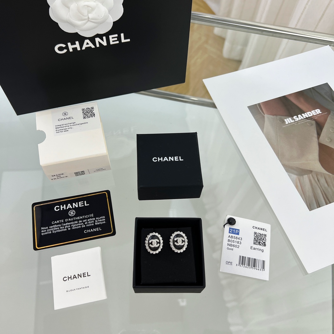 新款☑️CHANEL香奈儿双c 椭圆耳钉耳环