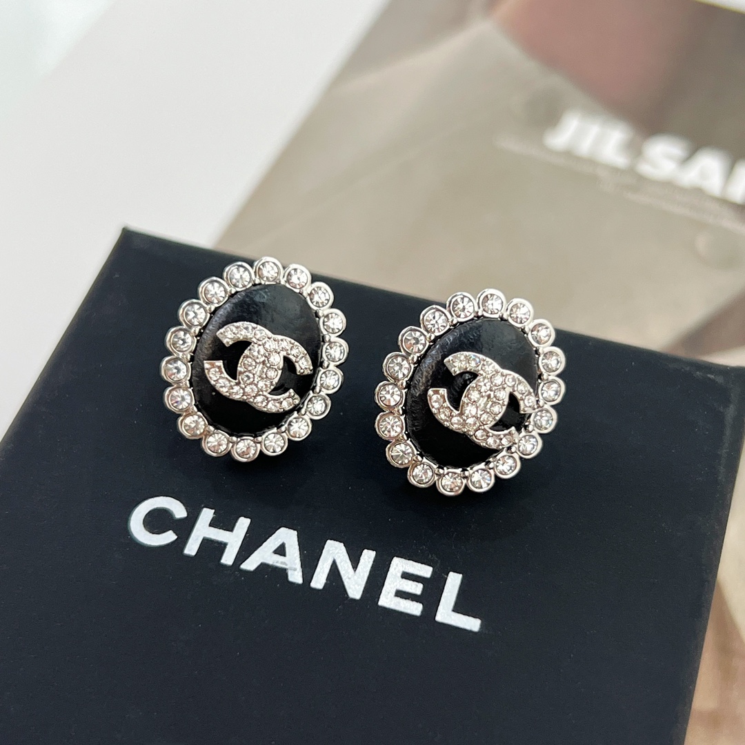 新款☑️CHANEL香奈儿双c 椭圆耳钉耳环