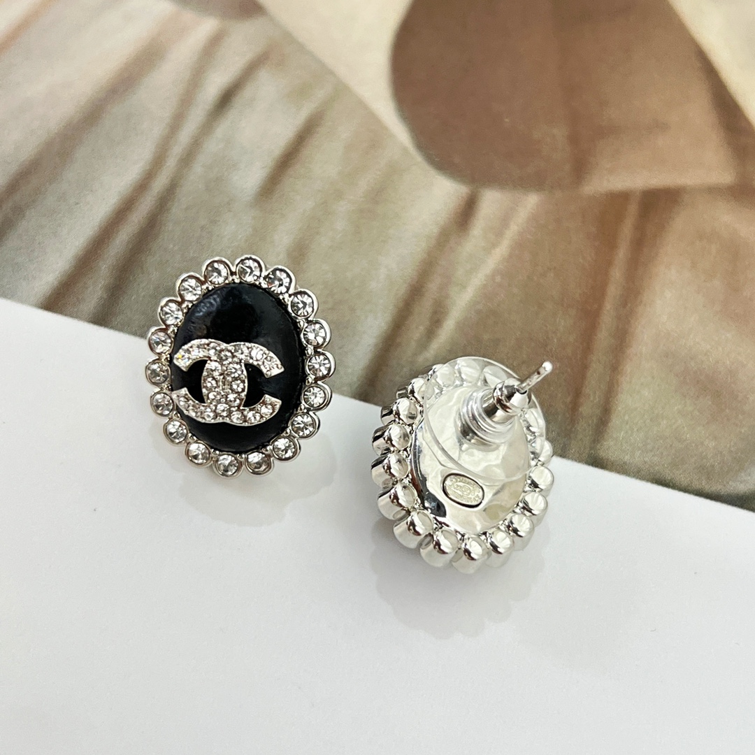 新款☑️CHANEL香奈儿双c 椭圆耳钉耳环