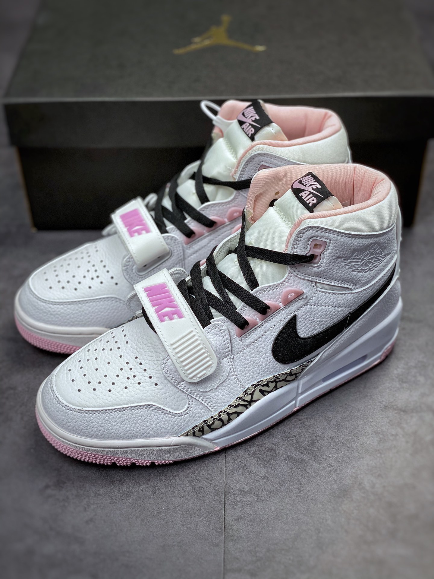 240 Air Jordan Legacy 312 白粉 AT4040-106