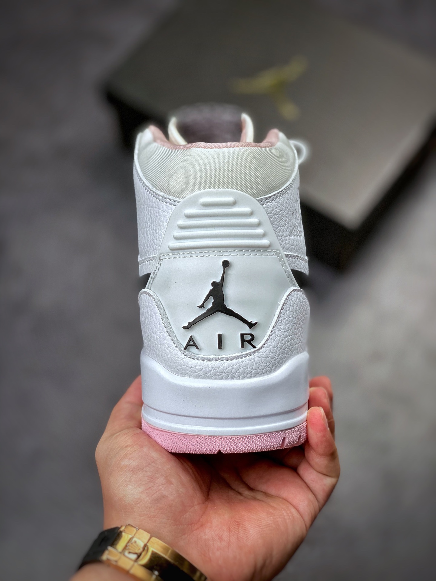 240 Air Jordan Legacy 312 白粉 AT4040-106