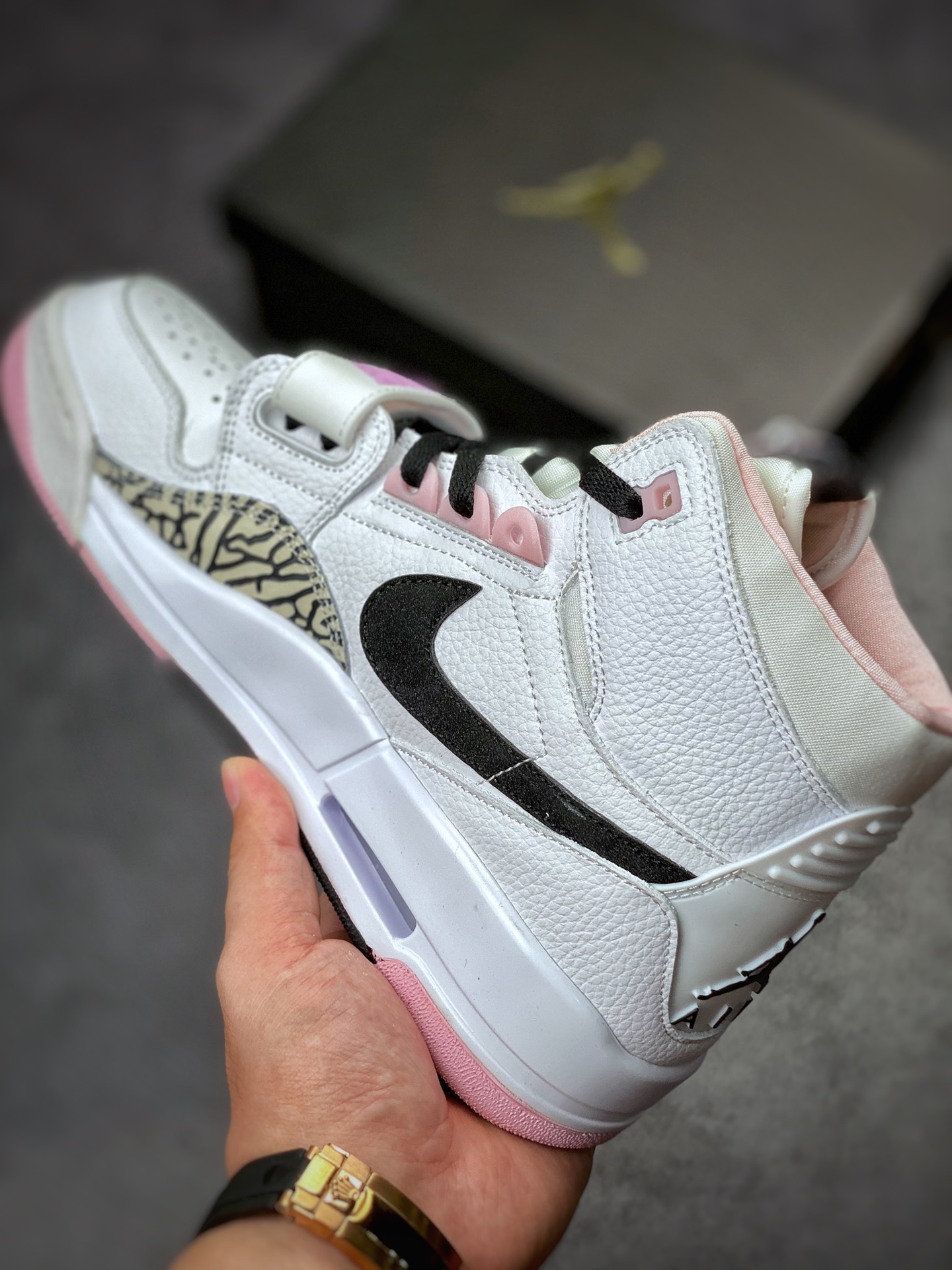 240 Air Jordan Legacy 312 白粉 AT4040-106