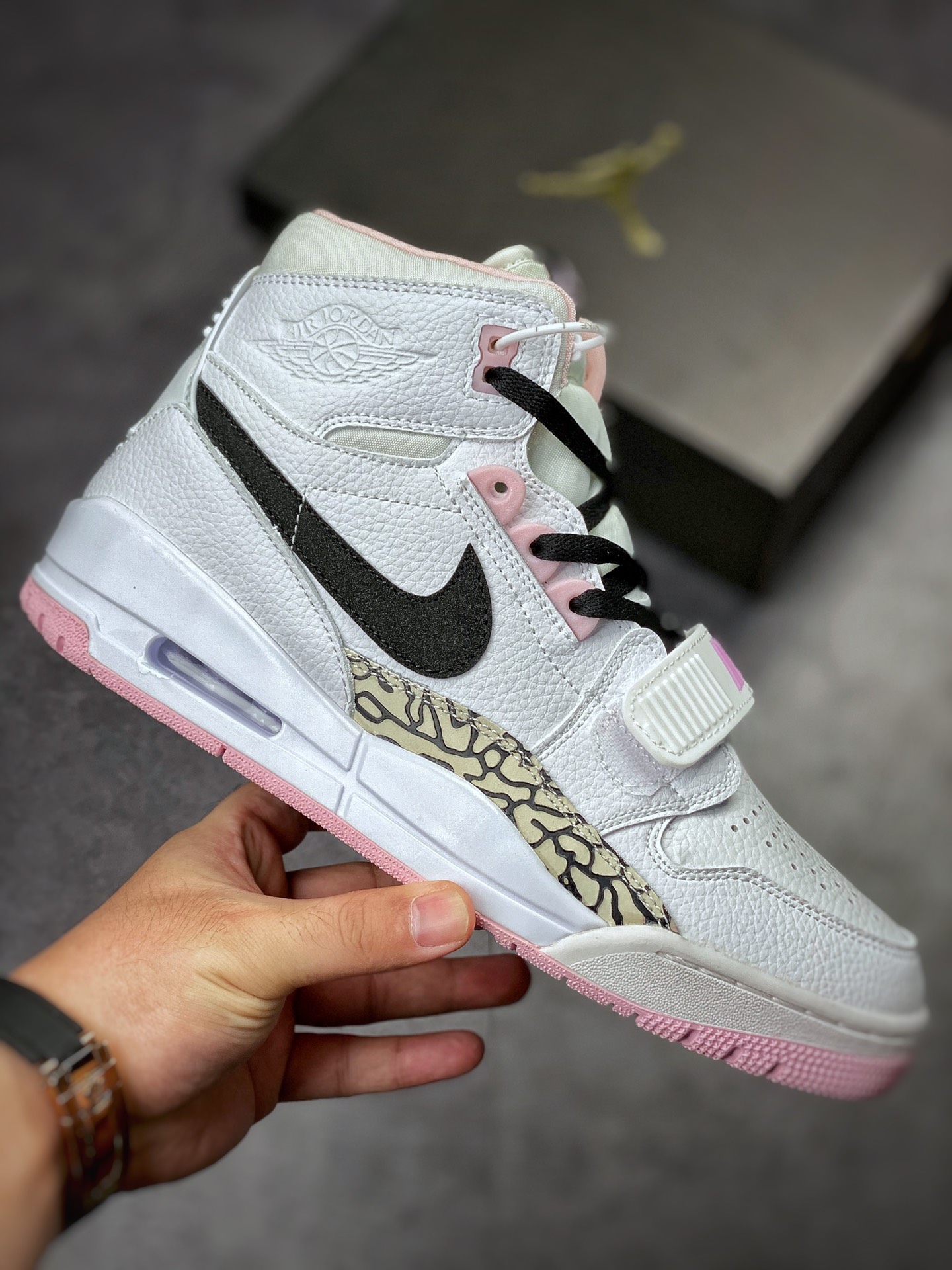 240 Air Jordan Legacy 312 白粉 AT4040-106