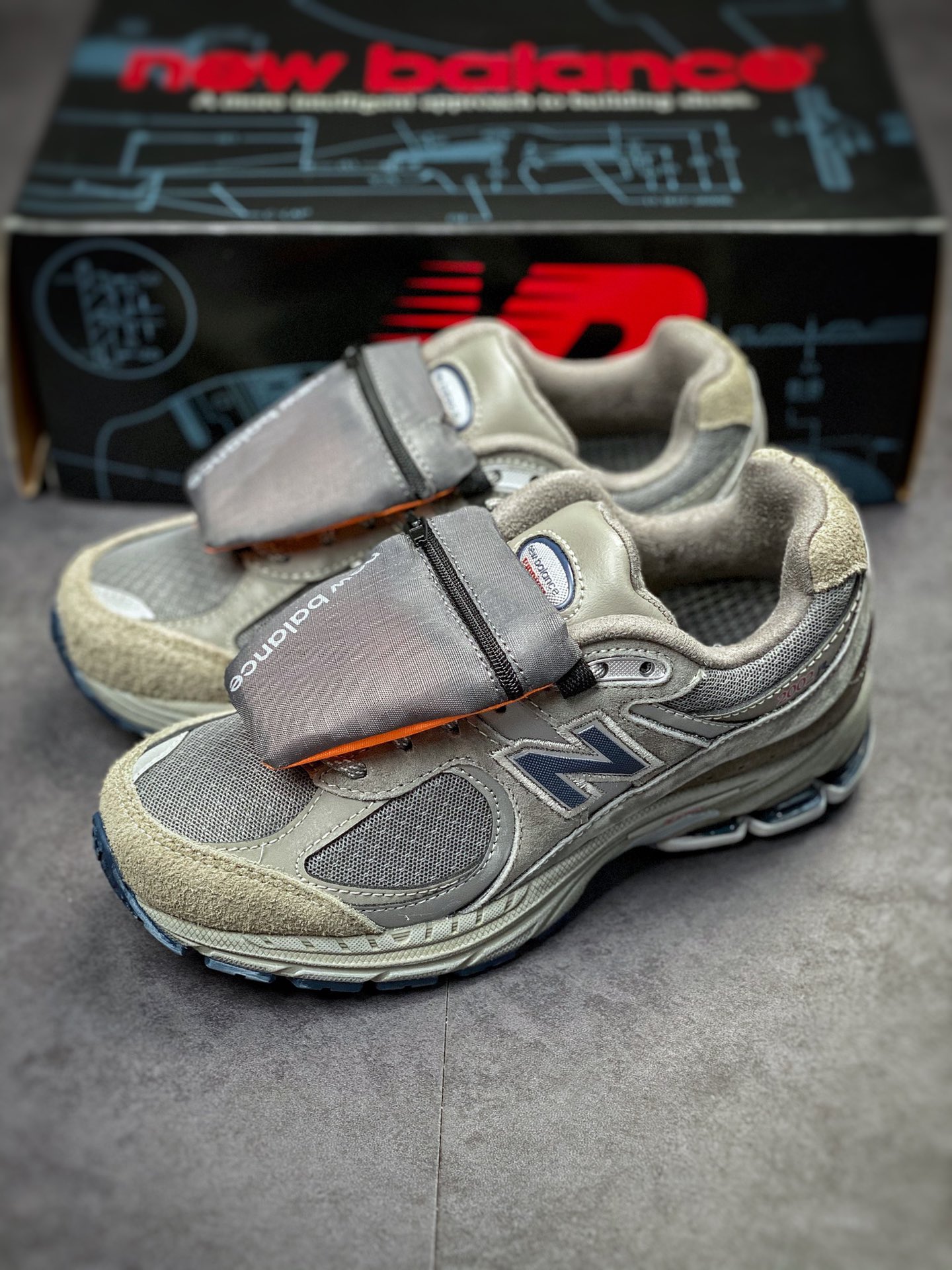 NB 2002R ”Grey” series retro daddy casual sports jogging shoes M2002RVA