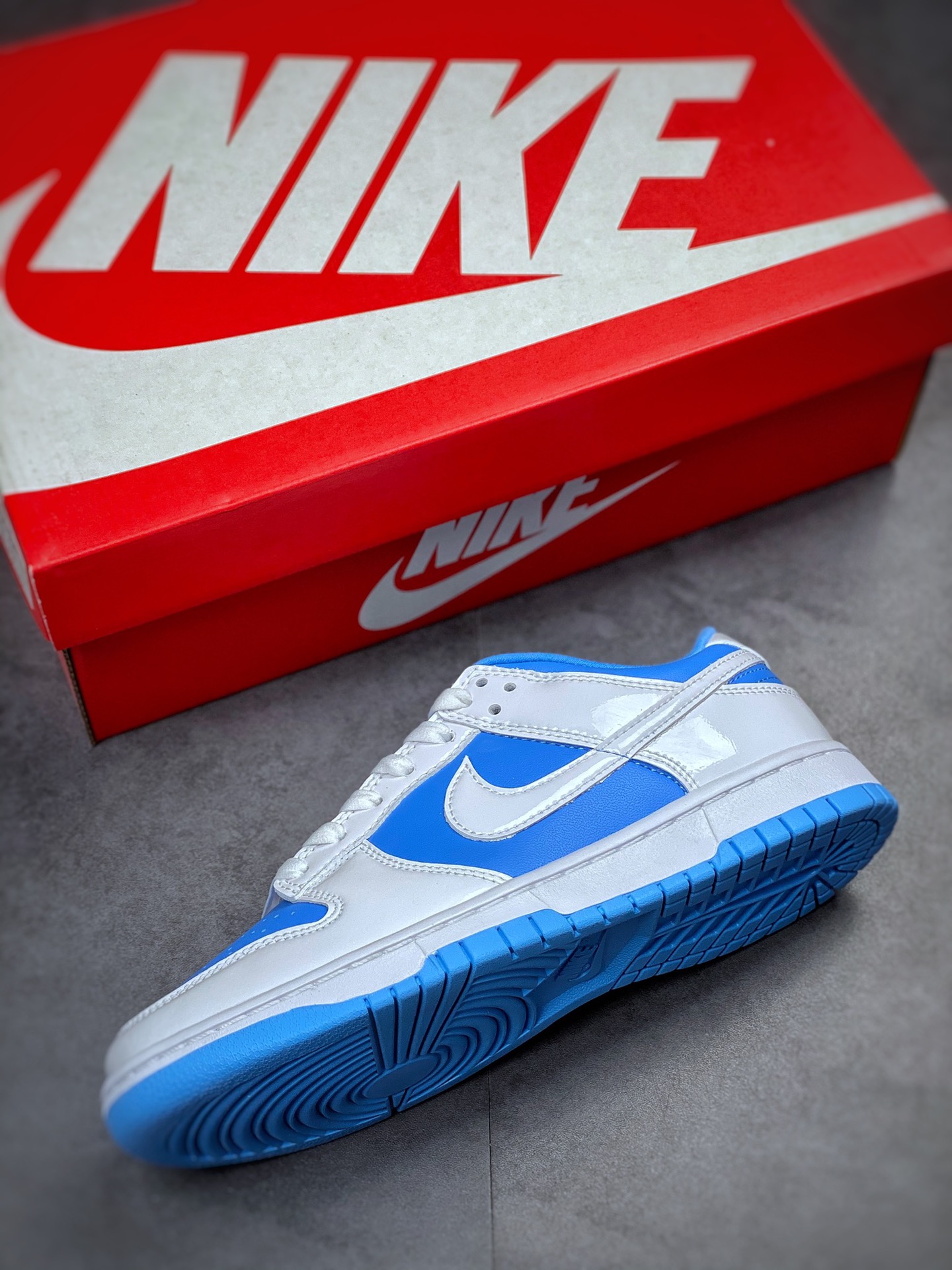 280 Nike SB Dunk Low 漆皮白蓝 DJ9955-101