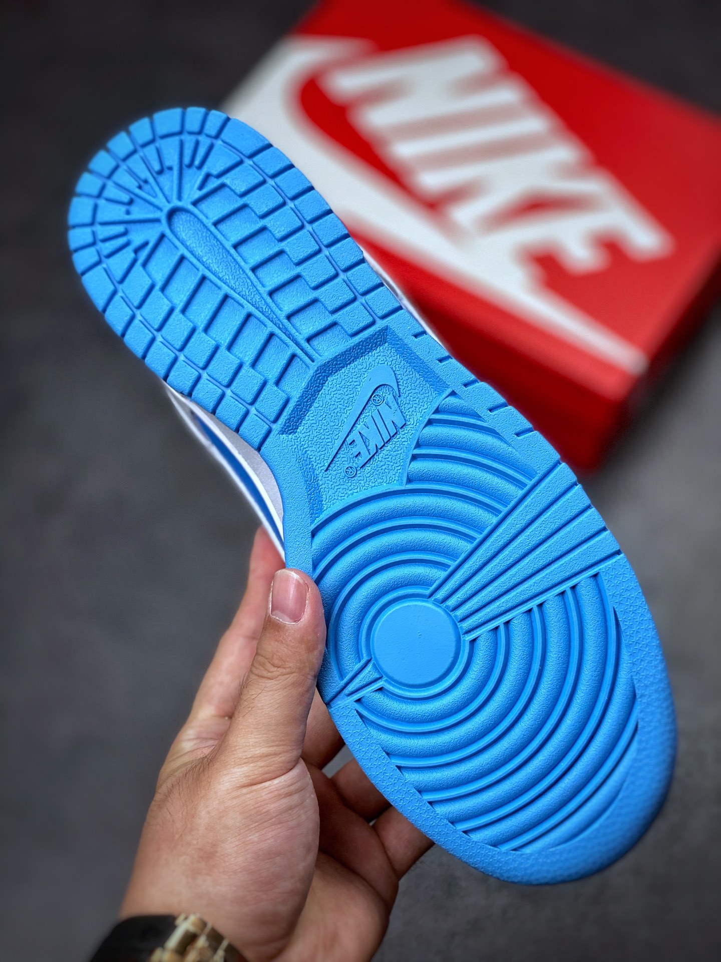 280 Nike SB Dunk Low 漆皮白蓝 DJ9955-101