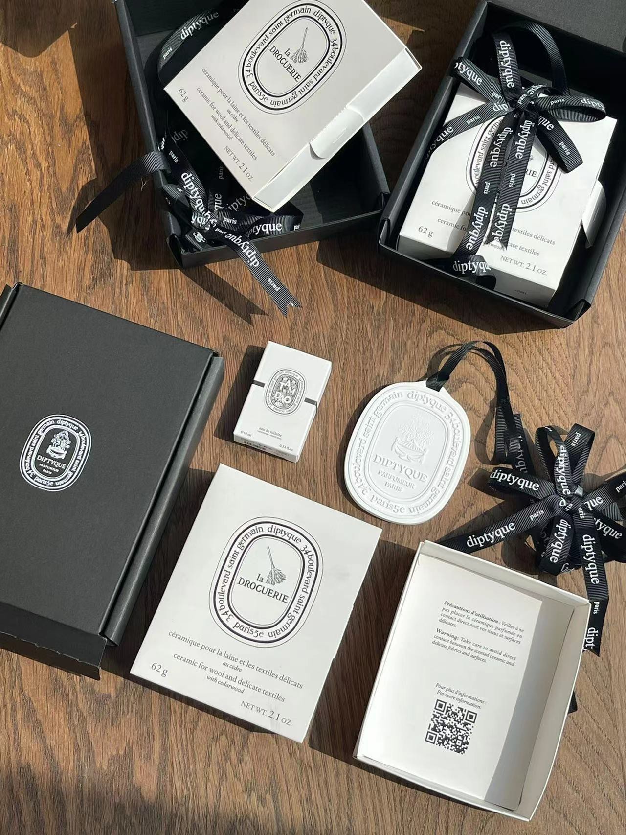 Diptyque Car Diffuser Gift Set with Ceramic Disc and Scented Oil 3 i1664352061 7420 1