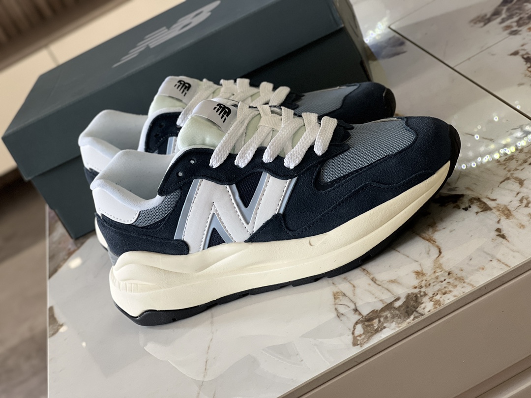 뉴발란스 신발 83732 New Balance Shoes