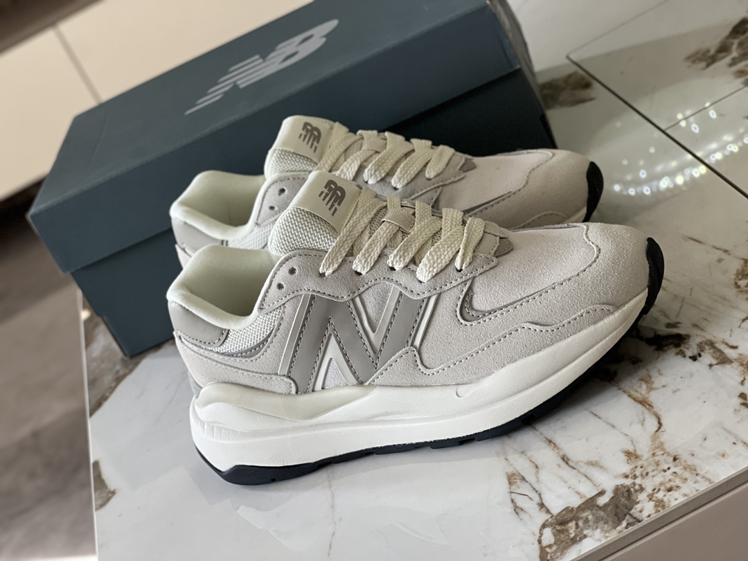 뉴발란스 신발 83731 New Balance Shoes